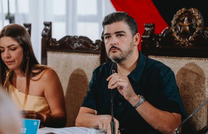 El alcalde de Guayaquil, Aquiles Alvarez en una sesión. FOTO: @aquilesalvarez