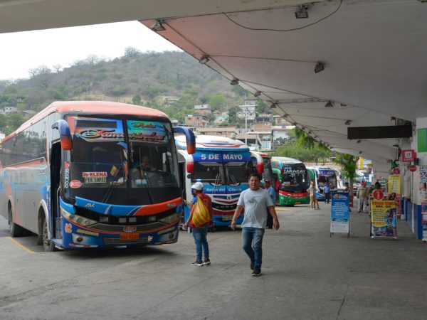 El alza del diésel provoca una reducción del 40% en las frecuencias de transporte en la terminal terrestre de Portoviejo