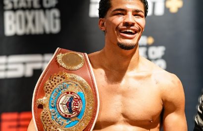 El boxeador puertorriqueño Xander Zayas, de 22 años, se convirtió en el campeón mundial en activo más joven al ganar el título WBO