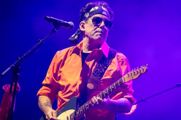 El cantante argentino Andrés Calamaro protagonizó un episodio controvertido durante su concierto en la Plaza de Toros de Cali.