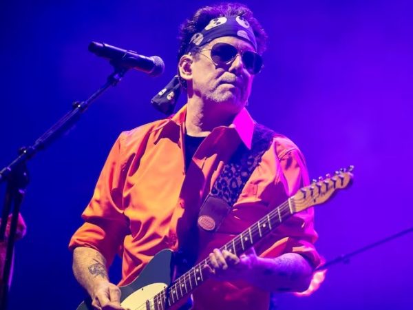 El cantante argentino Andrés Calamaro protagonizó un episodio controvertido durante su concierto en la Plaza de Toros de Cali.