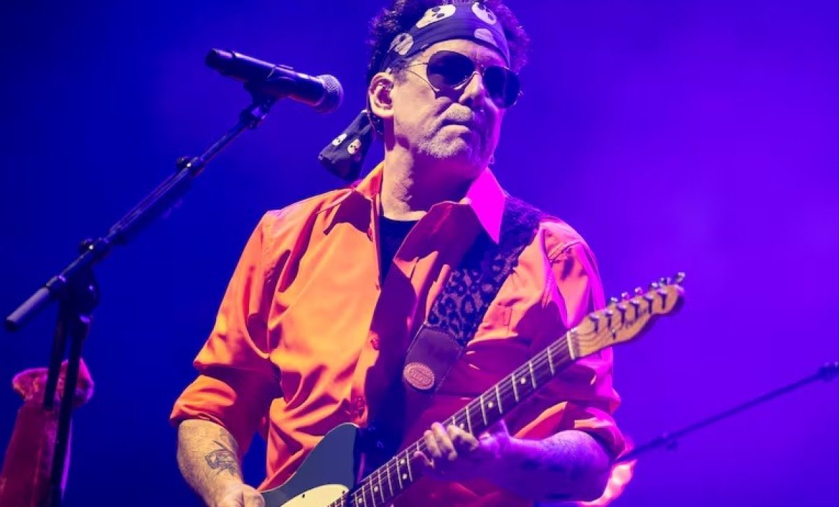 El cantante argentino Andrés Calamaro protagonizó un episodio controvertido durante su concierto en la Plaza de Toros de Cali.