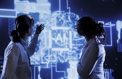 El cerebro responde distinto al conversar con una IA que con otro ser humano, según neuróloga