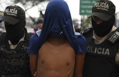 El chofer de un bus se vistió de 'héroe criollo' al salvar a una menor de un posible abuso sexual, en Morona, en el Oriente ecuatoriano.