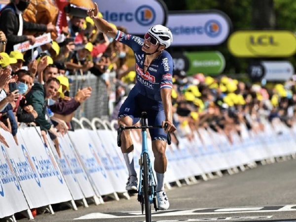 El ciclista neerlandés Mathieu van der Poel abandonó el Tour de Francia 2025 tras ser diagnosticado con neumonía.