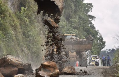 El cierre del kilómetro 83 fue postergado por la Prefectura de Santo Domingo para evitar afectaciones al transporte pesado.
