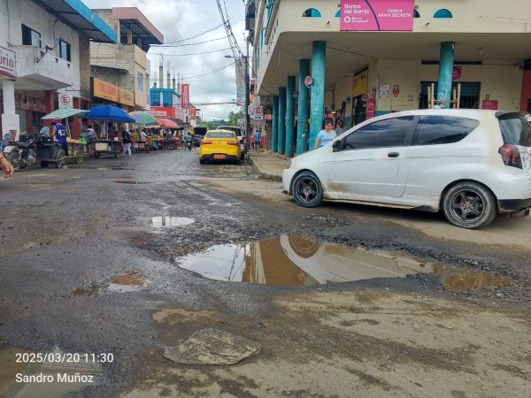 El comercio informal está “descontrolado” y se pide control de autoridades en la parroquia Picoazá de Portoviejo.