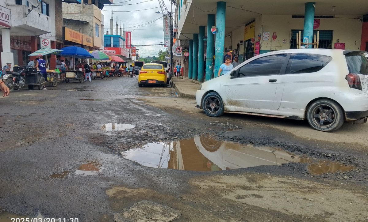 El comercio informal está “descontrolado” y se pide control de autoridades en la parroquia Picoazá de Portoviejo.