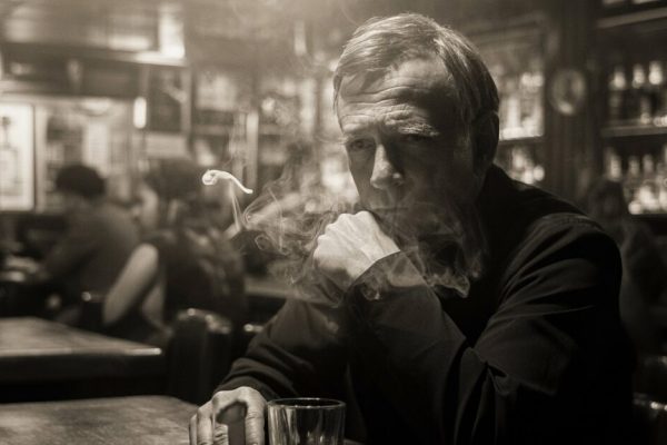 El consumo de bebidas alcohólicas y cigarrillos es muy frecuente después de jugar fútbol en Ecuador.