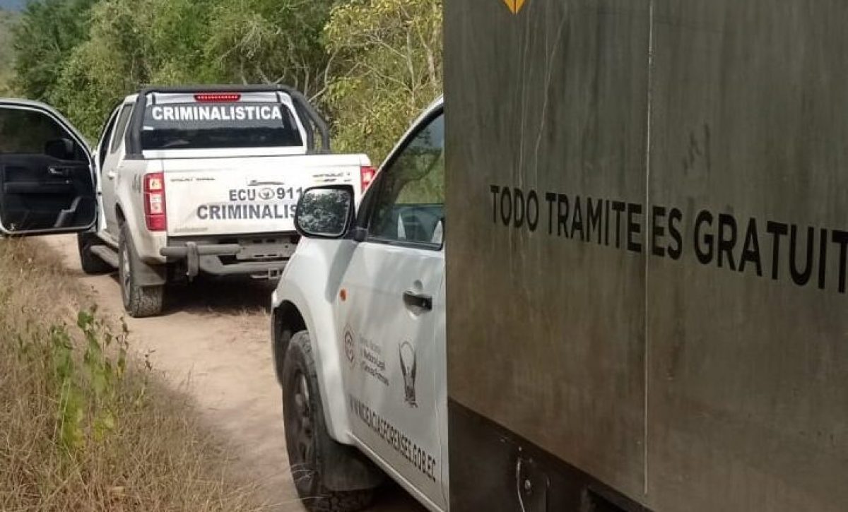 El cuerpo del adulto mayor fue trasladado al centro forense de Manta para la autopsia.