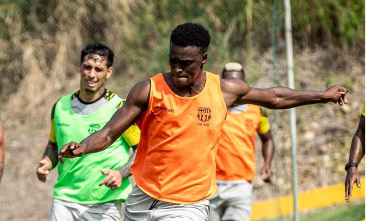 El defensa central Álex Rangel ya volvió a los entrenamientos de Barcelona SC.