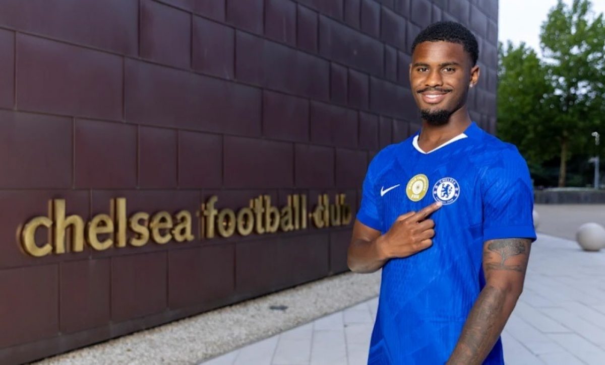 El defensor Jorrel Hato llega al Chelsea procedente del Ajax