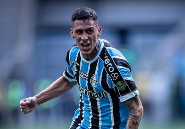 El delantero argentino Cristian Pavón, jugador del Gremio, fue denunciado por la Policía de Brasil tras un altercado con uno de sus agentes.
