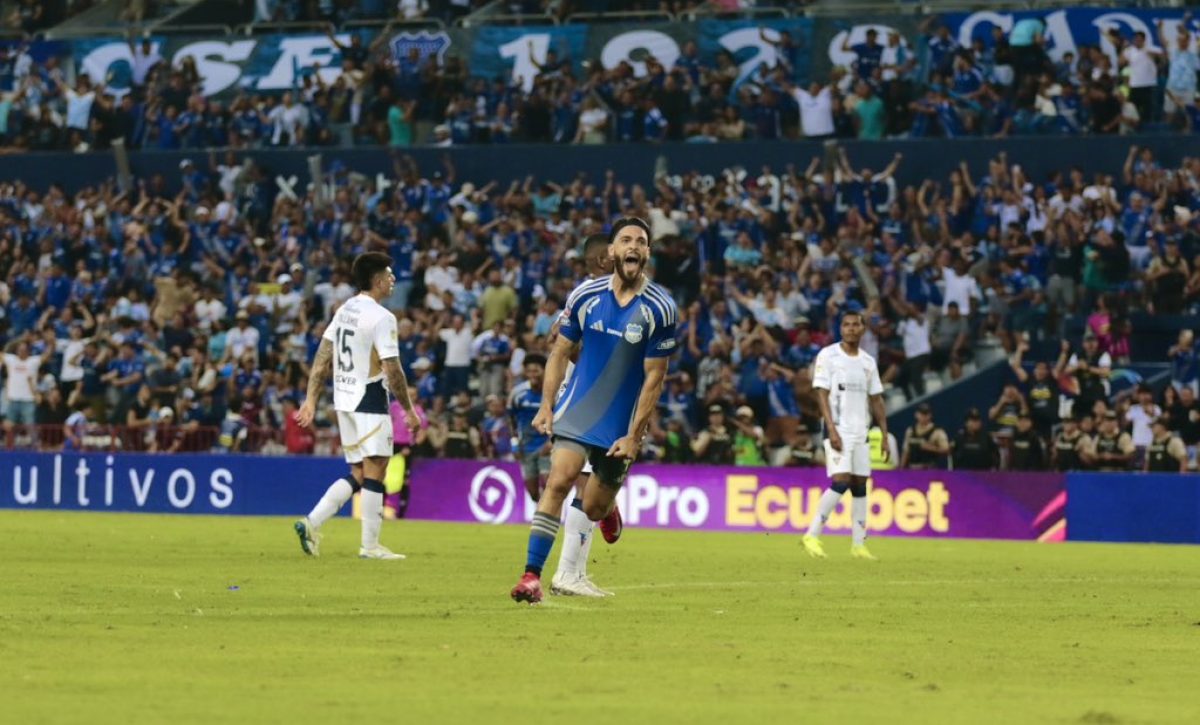 El delantero argentino Facundo Castelli