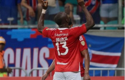 El delantero ecuatoriano Enner Valencia marcó el empate para Internacional de Porto Alegre.