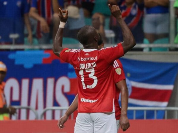 El delantero ecuatoriano Enner Valencia marcó el empate para Internacional de Porto Alegre.