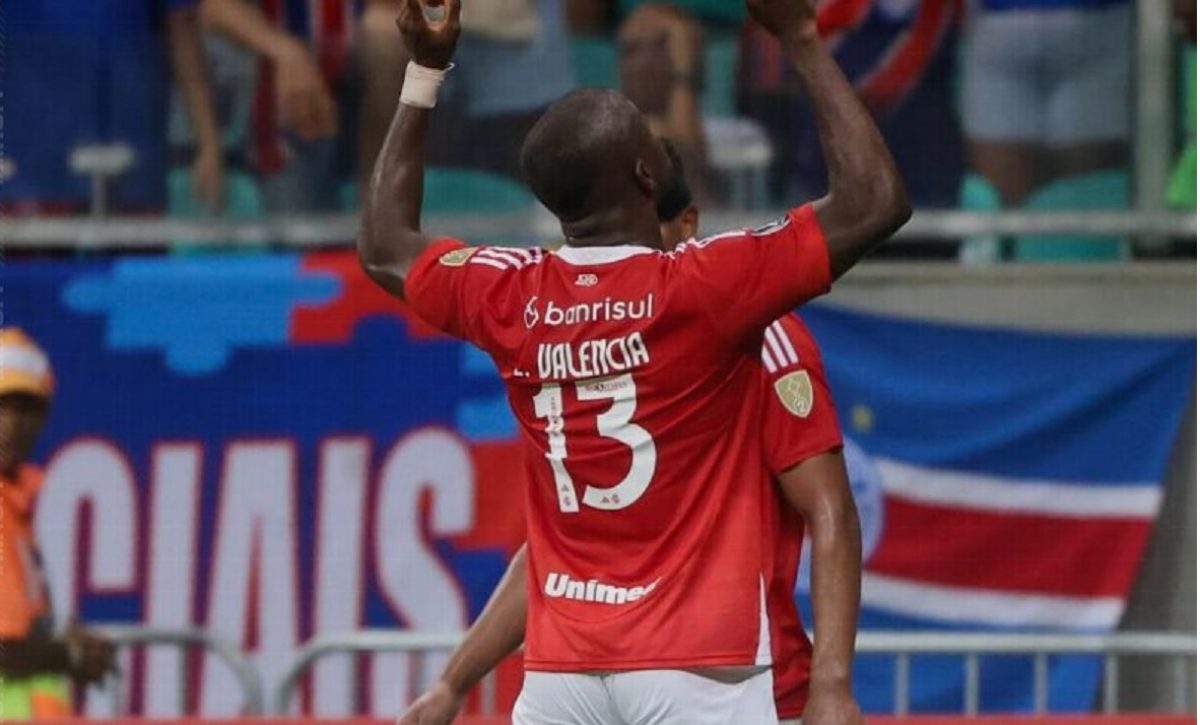 El delantero ecuatoriano Enner Valencia marcó el empate para Internacional de Porto Alegre.