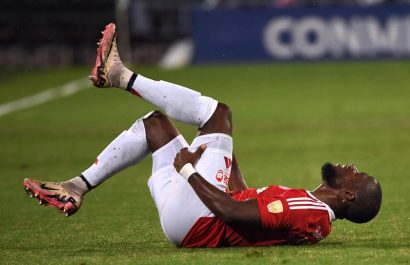 El delantero ecuatoriano salió lesionado