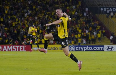 El delantero uruguayo Octavio Rivero, en un duelo por Copa Libertadores.