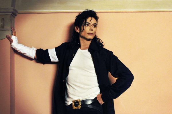 El doble de Michael Jackson llega a Ecuador con su experiencia inmersiva del “Rey del Pop”.