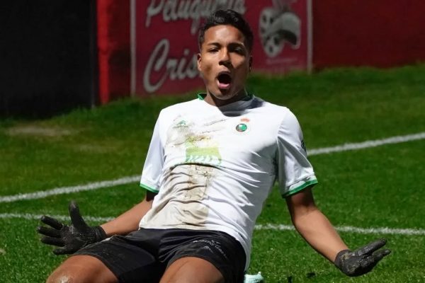 El ecuatoriano Jeremy Arévalo firma renovación con Racing de Santander hasta 2027