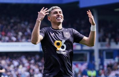El ecuatoriano Jeremy Sarmiento se muestra feliz tras marcar un doblete con Burnley.