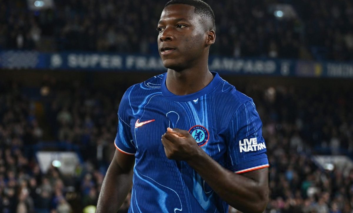 El ecuatoriano Moisés Caicedo fue elegido como el jugador del año del Chelsea - copia