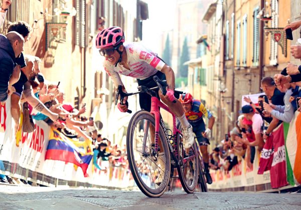 El ecuatoriano Richard Carapaz sube al cuarto puesto de la tabla general del Giro de Italia