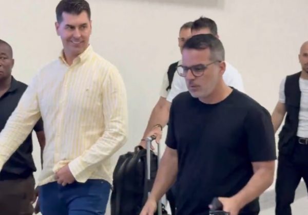 El entrenador español Ismael Rescalvo aterrizó la tarde de este sábado 21 de junio en el Aeropuerto Internacional José Joaquín de Olmedo de Guayaquil.