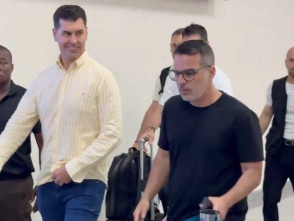 El entrenador español Ismael Rescalvo aterrizó la tarde de este sábado 21 de junio en el Aeropuerto Internacional José Joaquín de Olmedo de Guayaquil.