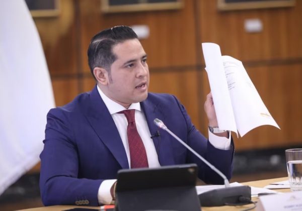 El ex asambleísta Ronny Aleaga fue localizado en Venezuela.