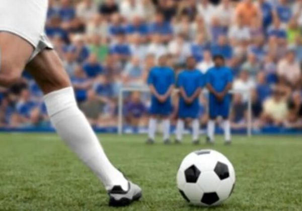El futbolista no profesional debe tener cuidados para proteger su salud.