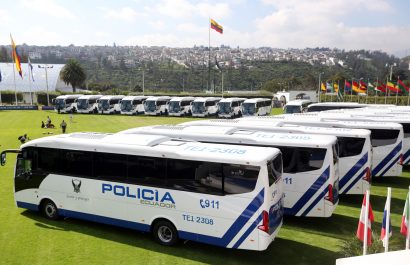 El gobierno nacional entregó una nueva flota de 20 buses a la policía nacional para fortalecer el eje preventivo