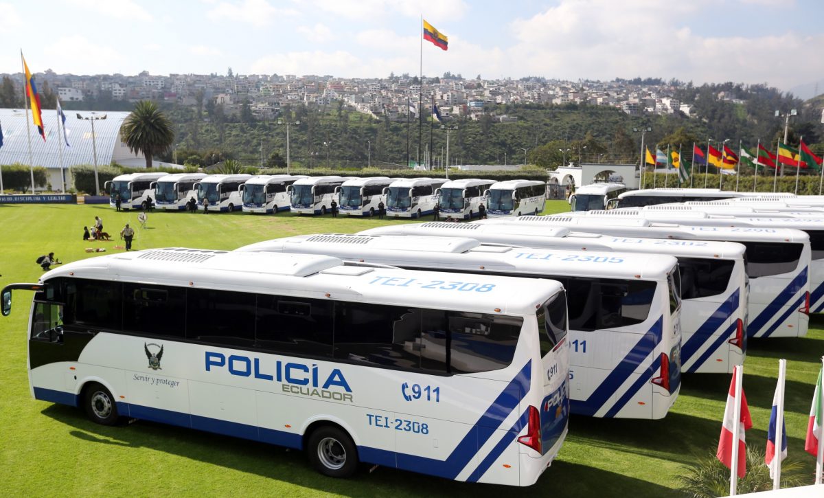 El gobierno nacional entregó una nueva flota de 20 buses a la policía nacional para fortalecer el eje preventivo