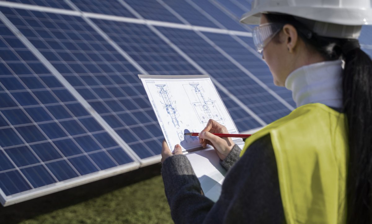 El grupo español Cox Energy desarrollará cinco proyectos de energía solar en Ecuador con una inversión de $600 millones