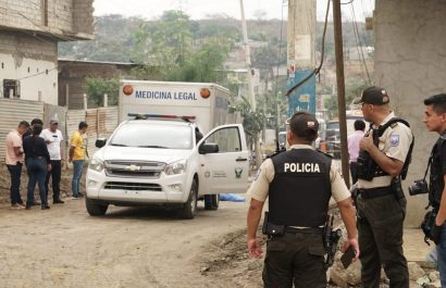 El hijo menor de la familia sobrevivió.