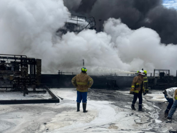 El incendio ocurrido en el área de utilidades de la infraestructura, no dejó heridos