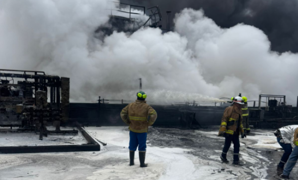 El incendio ocurrido en el área de utilidades de la infraestructura, no dejó heridos