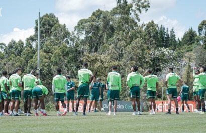 El insólito fallo de Javier Gandolfi que dejó al ecuatoriano Billy Arce sin entrenador en Atlético Nacional de Colombia