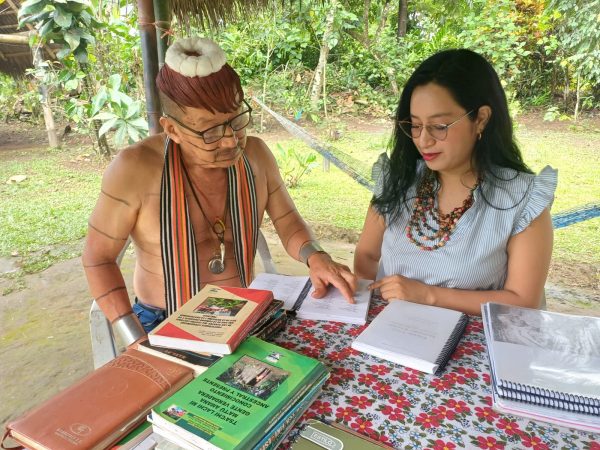 El libro Tsáchila Voces ancestrales al mundo busca salvar su idioma