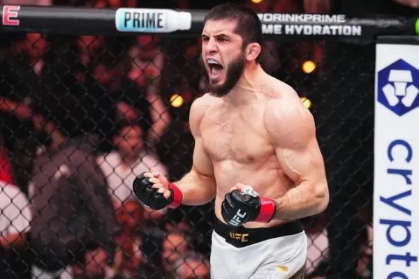 El luchador daguestaní de UFC, Islam Makhachev, no tiene planes de retiro a corto plazo, según afirmaron su mánager y su entrenador.