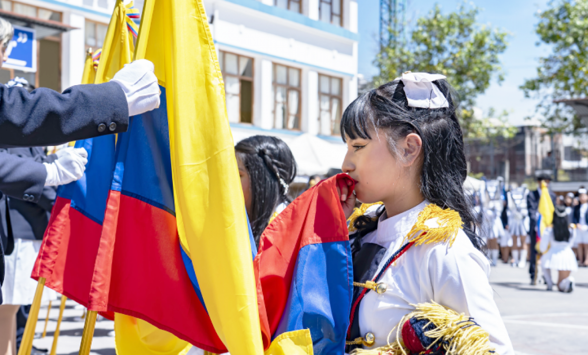 El masivo Juramento a la Bandera que movilizó a más de 263 mil estudiantes en Ecuador