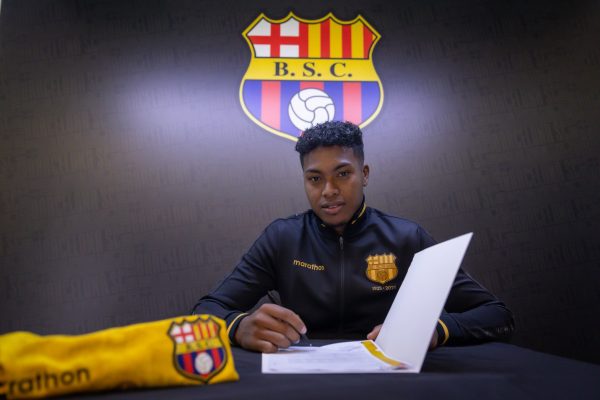 El mediocampista Jean Carlos Montaño, nuevo jugador de Barcelona SC.
