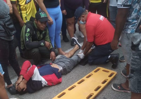 El menor herido fue auxiliado por paramédicos del Cuerpo de Bomberos de El carmen.