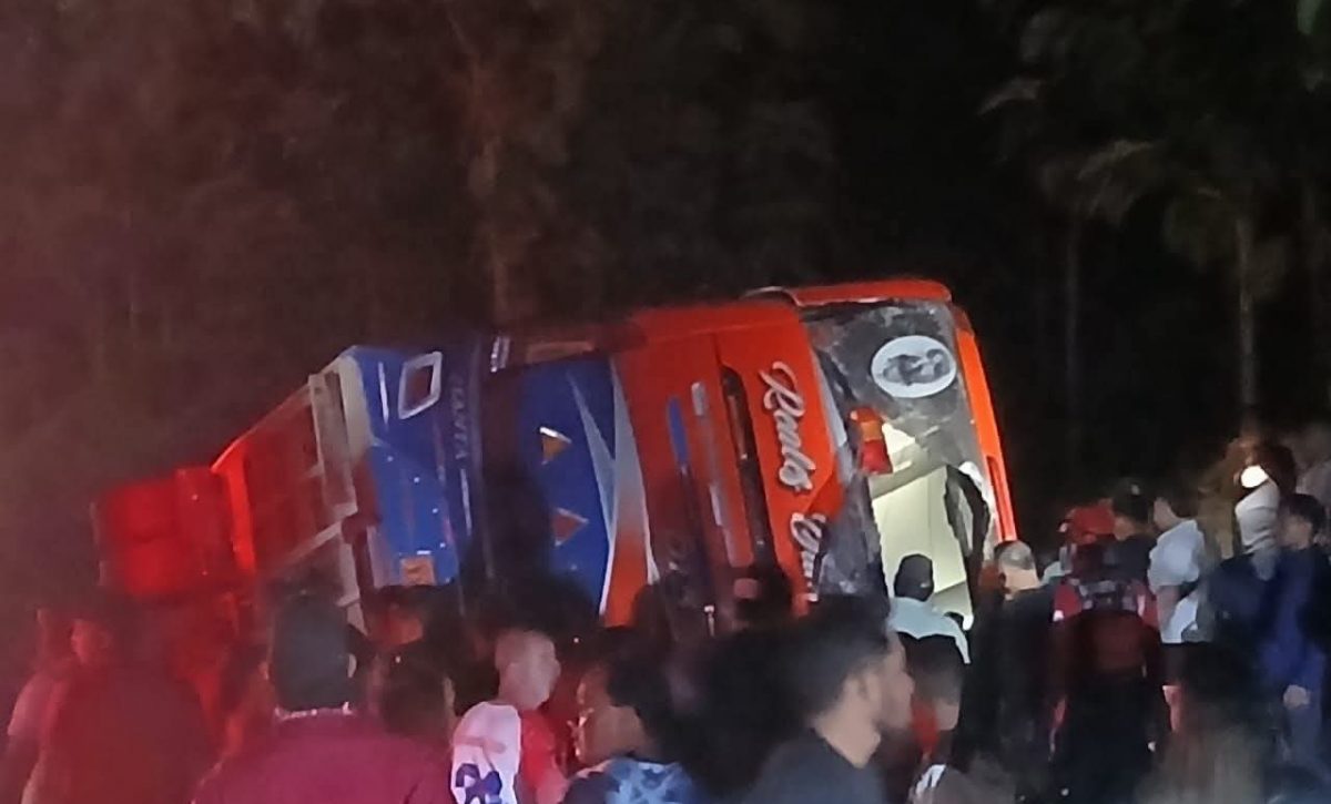 El micro 01 de la cooperativa de transporte de pasajeros Reales Tamarindos protagonizó un accidente de tránsito en la provincia del Guayas.