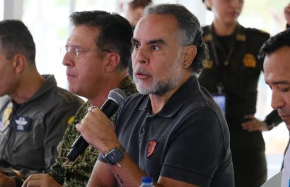 El ministro del Interior de Colombia reconoce su adicción al alcohol y las drogas