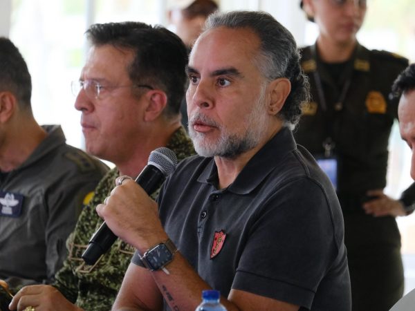 El ministro del Interior de Colombia reconoce su adicción al alcohol y las drogas