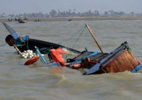 El naufragio de una embarcación deja al menos 37 muertos en el oeste de Nigeria