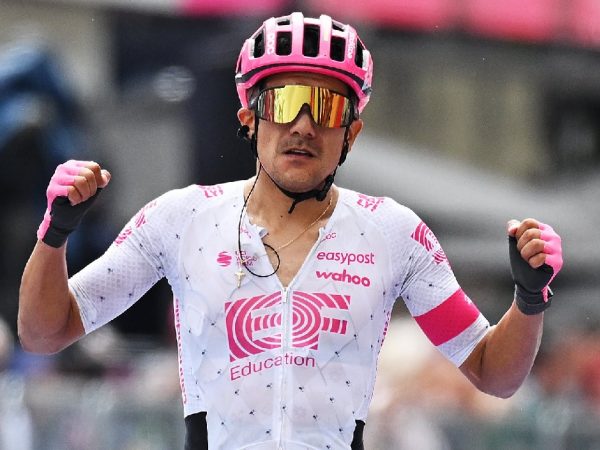El neerlandés Olav Kooij, del equipo Visma-Lease a Bike, se impuso al sprint en la etapa 12 del Giro de Italia 2025.