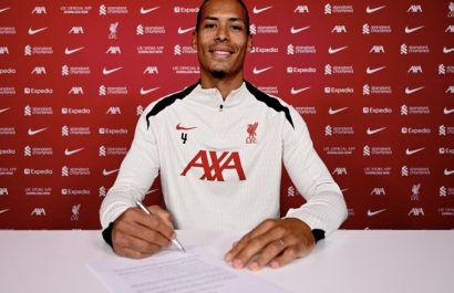 El neerlandés Virgil van Dijk renueva su contrato con Liverpool hasta junio de 2027